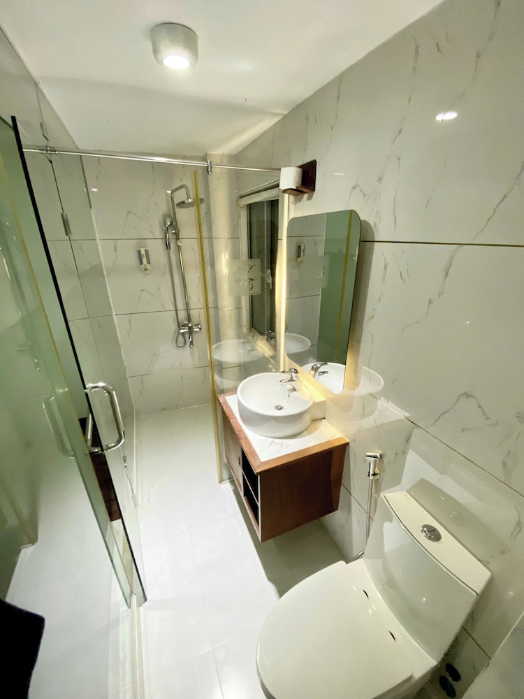 Art Deluxe Hotel 58/60