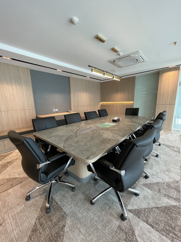 Avissa Suites 62/72