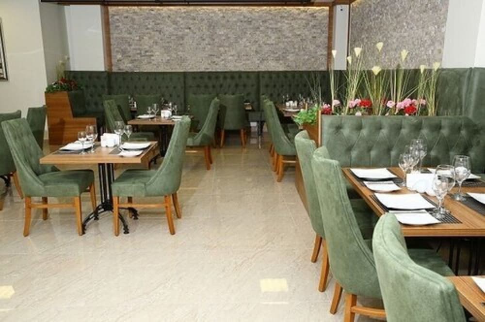 Golden Lounge Hotel 33/42