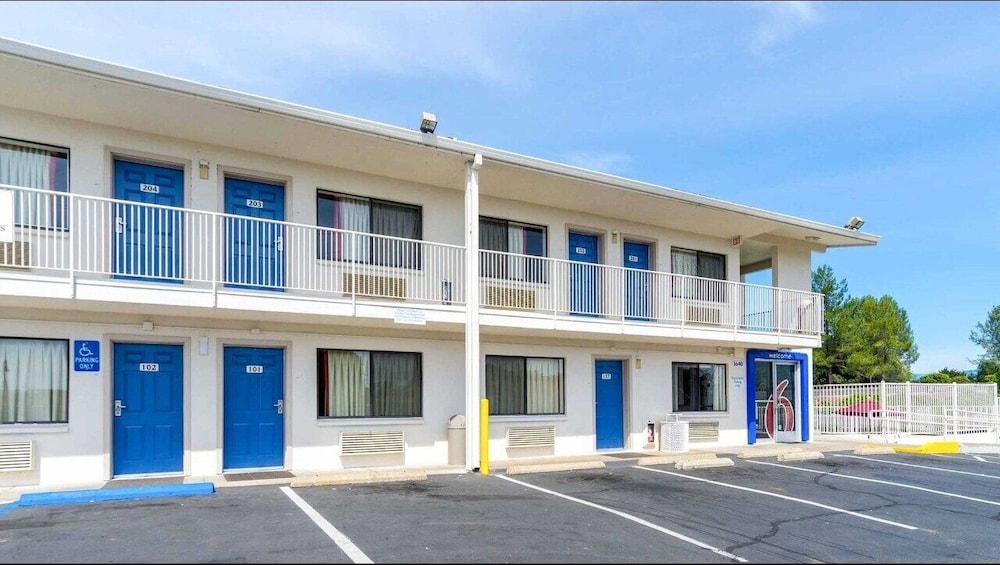 Motel6 Redding, CA - Central 38/47