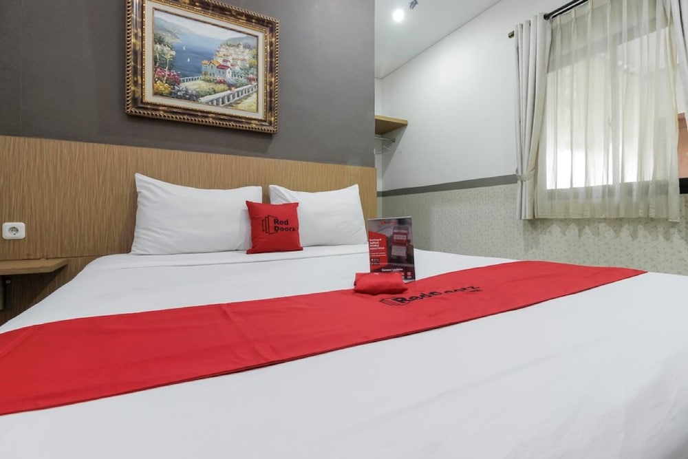 Reddoorz Plus @ Tuparev Cirebon 12/62