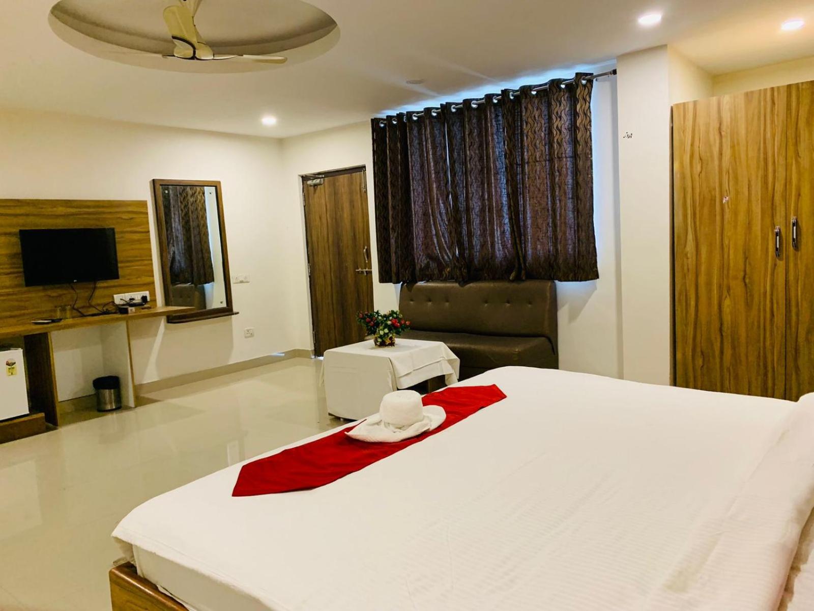 The Landmark Banjara Hills 13/28