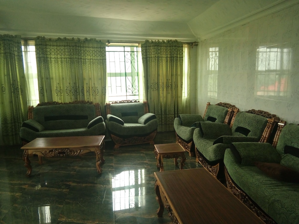 Ekulu Green Guest House 7/12