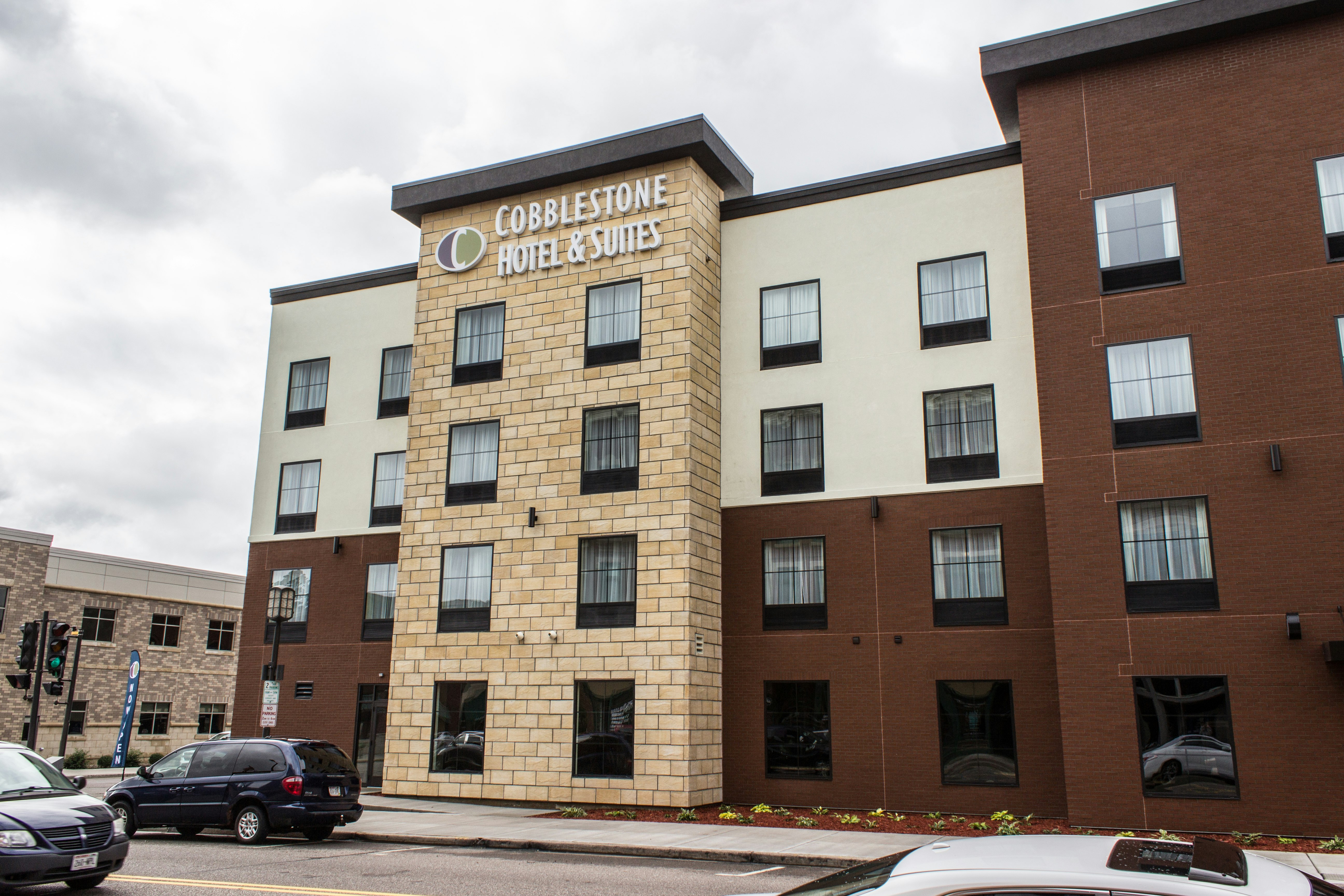 Cobblestone Hotel & Suites - Chippewa Falls 1/49