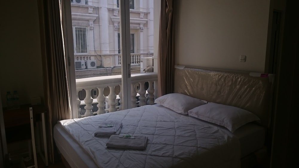 CAPSULE, WATER, SUITE