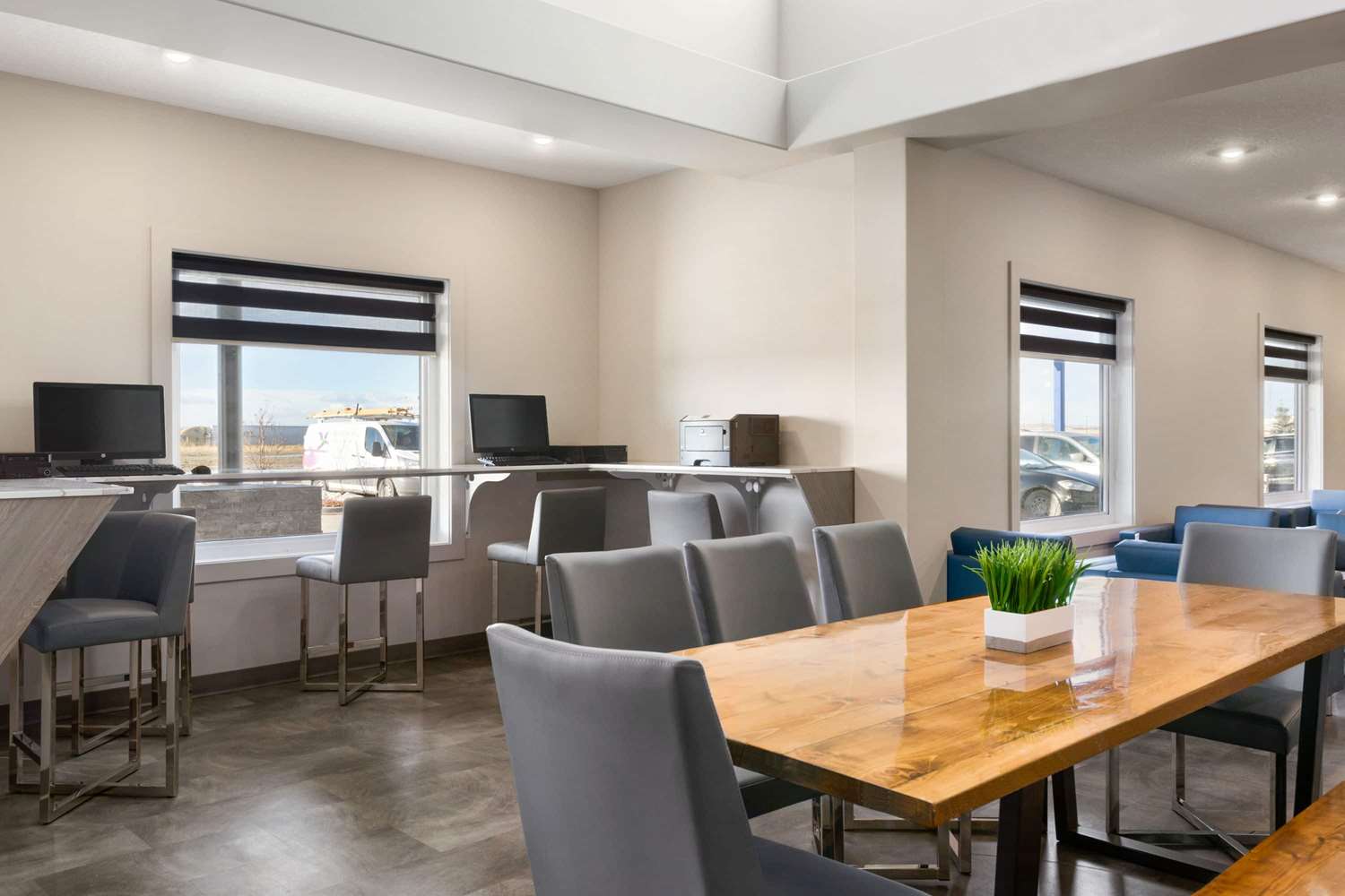 Days Inn by Wyndham Calgary North Balzac 10/15