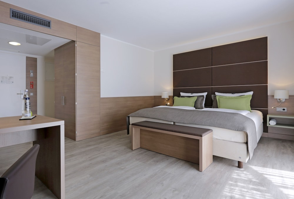 Lindner Hotel Dusseldorf Airport, part of JdV by Hyatt 27/75