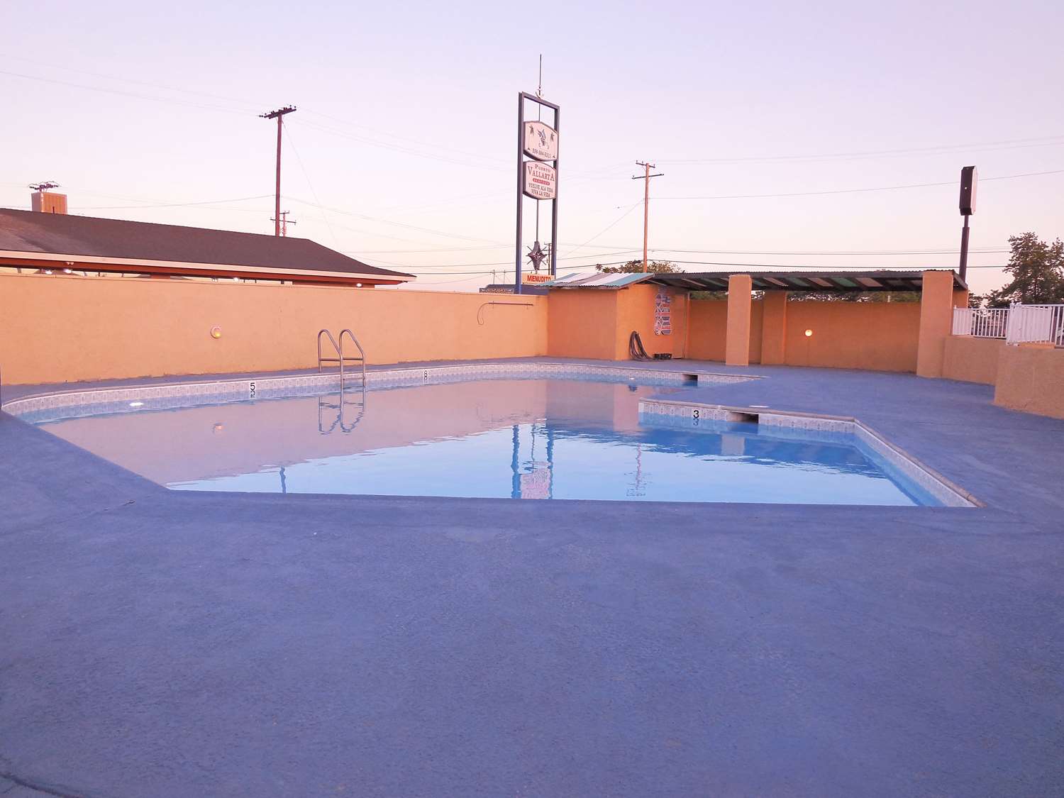 Americas Best Value Inn Hanford 6/6