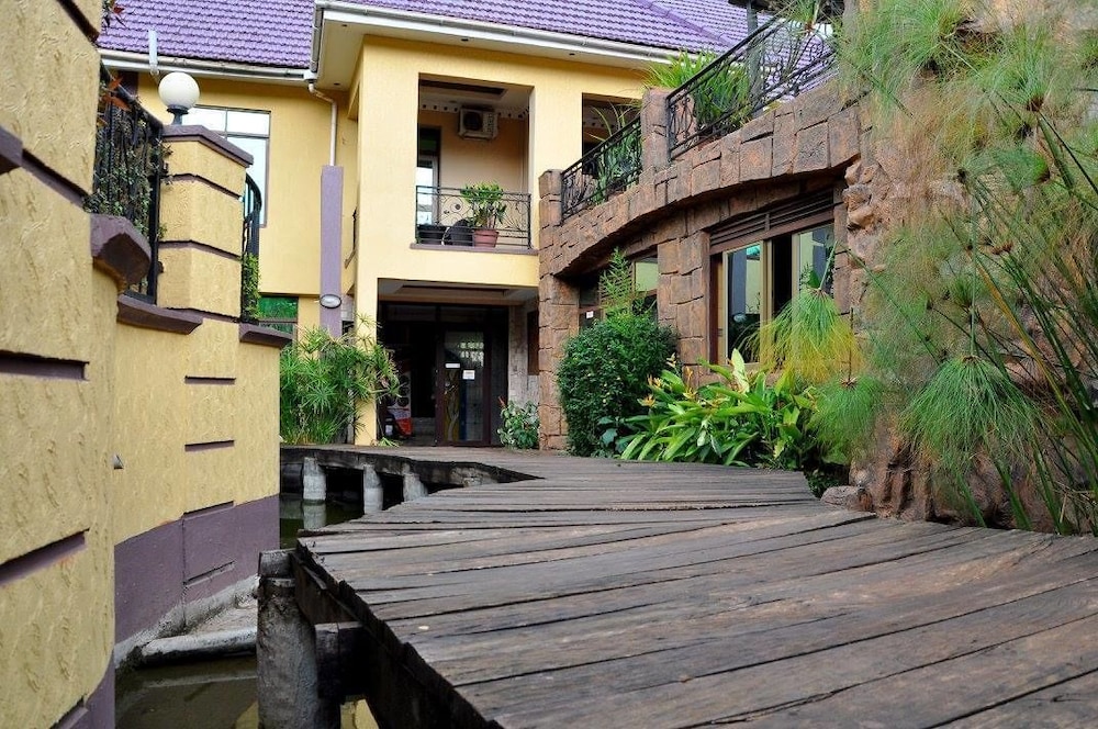 Ropani Hotel Kajjansi 27/31