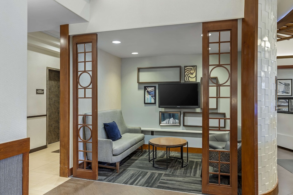 Hyatt Place Houston North 55/60