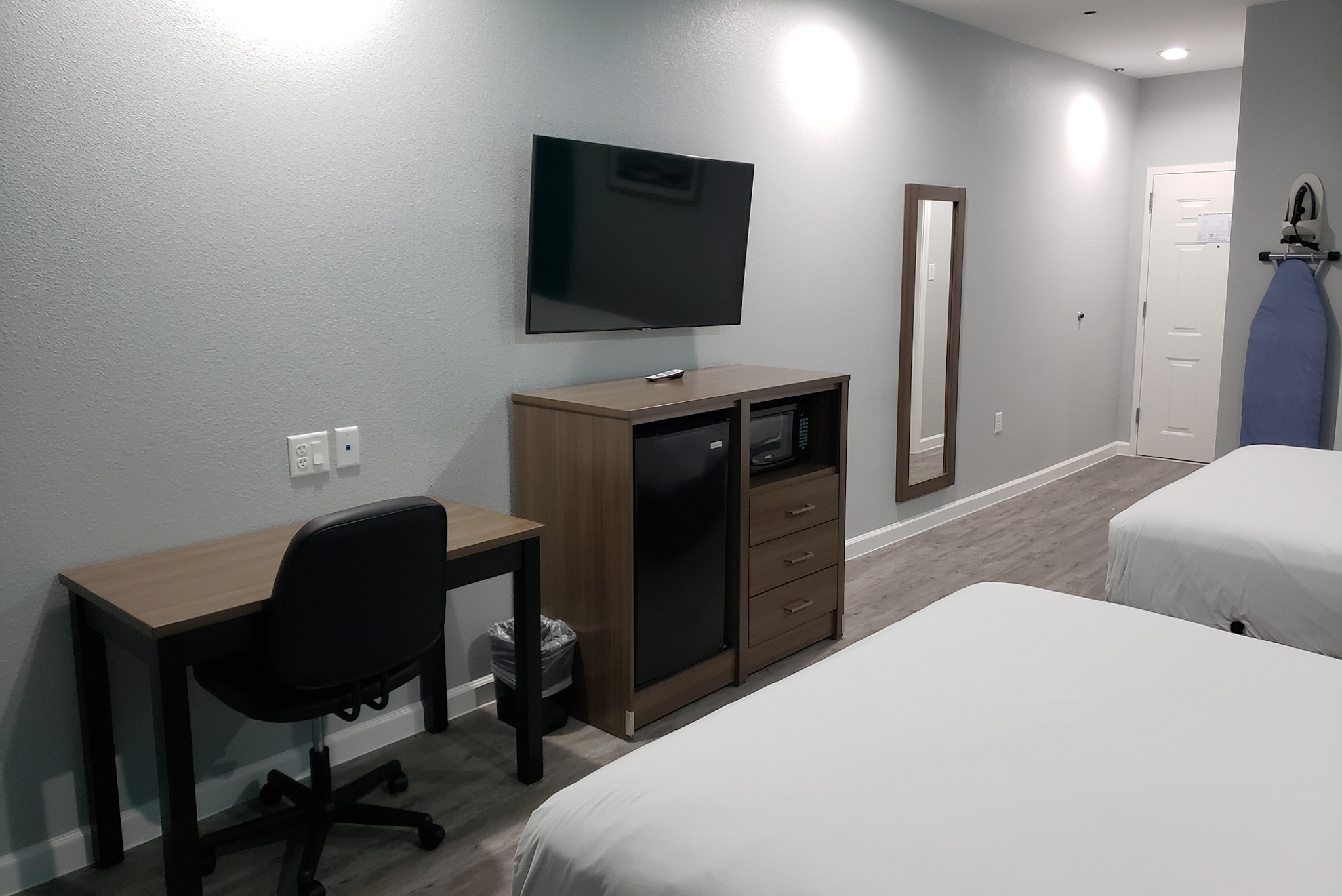 Americas Best Value Inn and Suites Kingwood IAH Airport 24/31