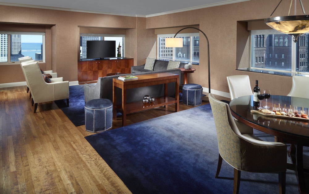 Omni Chicago Hotel 62/84