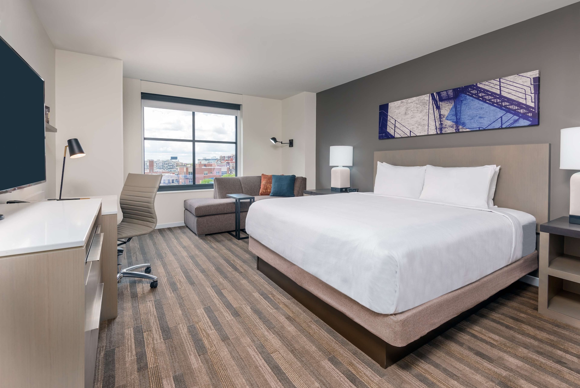 ROOM, KING BED, DEN, HIGH FLOOR