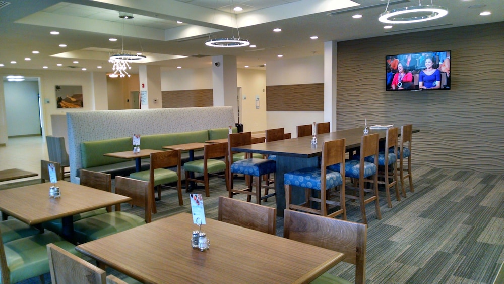 Holiday Inn Express Suites Price 42/51