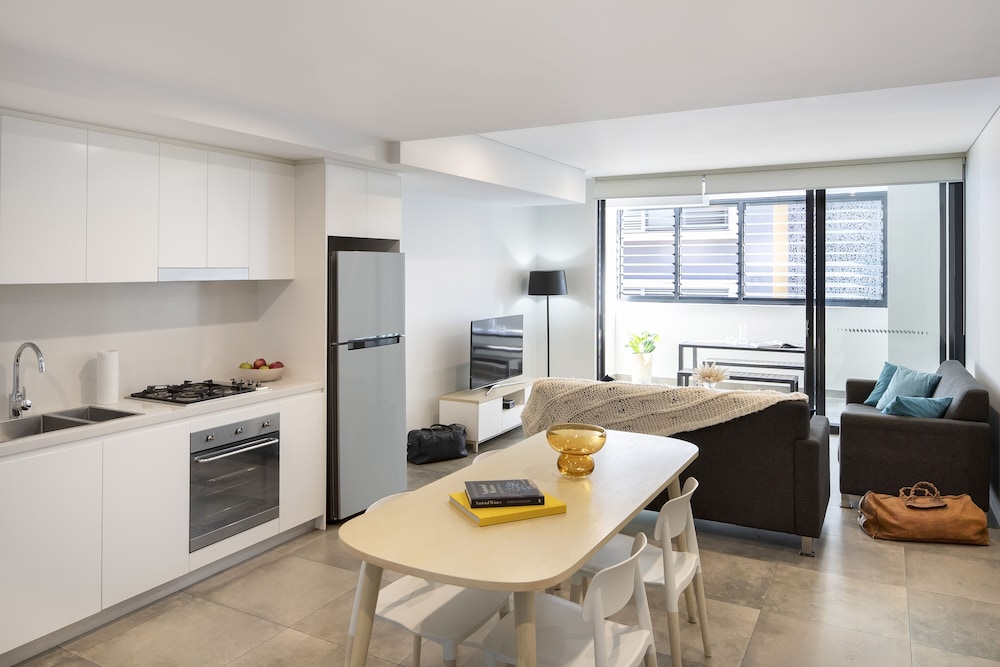 VERIU SUITES CAMPERDOWN 46/54