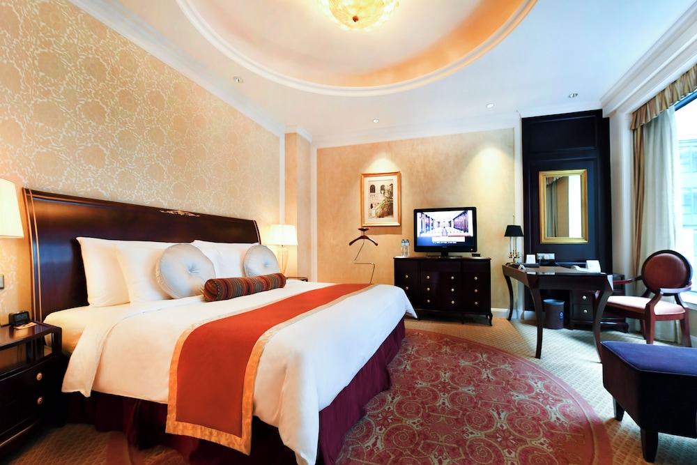 ROOM, QUEEN BED, ATRIUM VIEW
