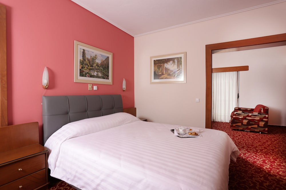 Xenophon Hotel 25/77