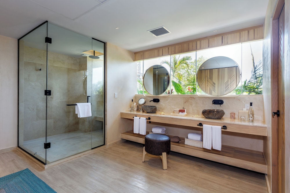 Hotel Shibari Tulum Restaurant and Cenote Club 50/50