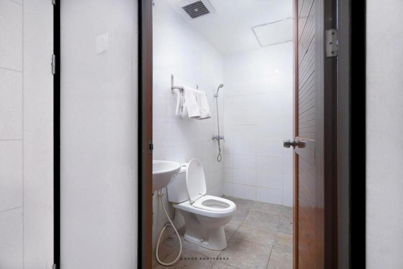Jember Town Square Apartment by Calli Rooms 47/49