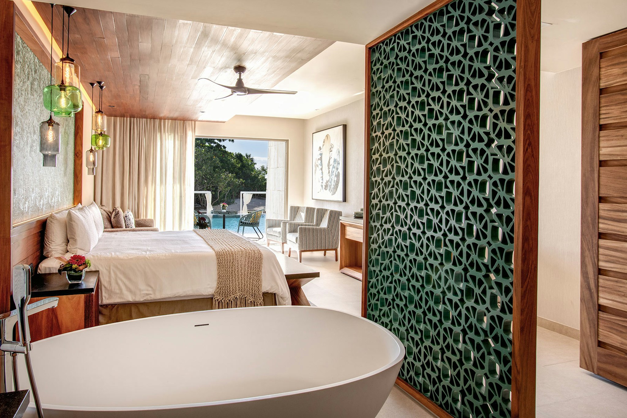 SWIM OUT, MASTER, FAMILY, SUITE