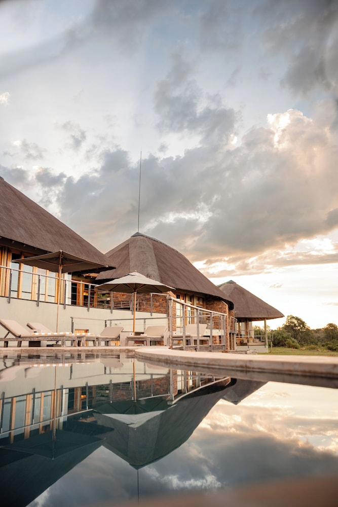 Mhondoro Game Lodge 1/50