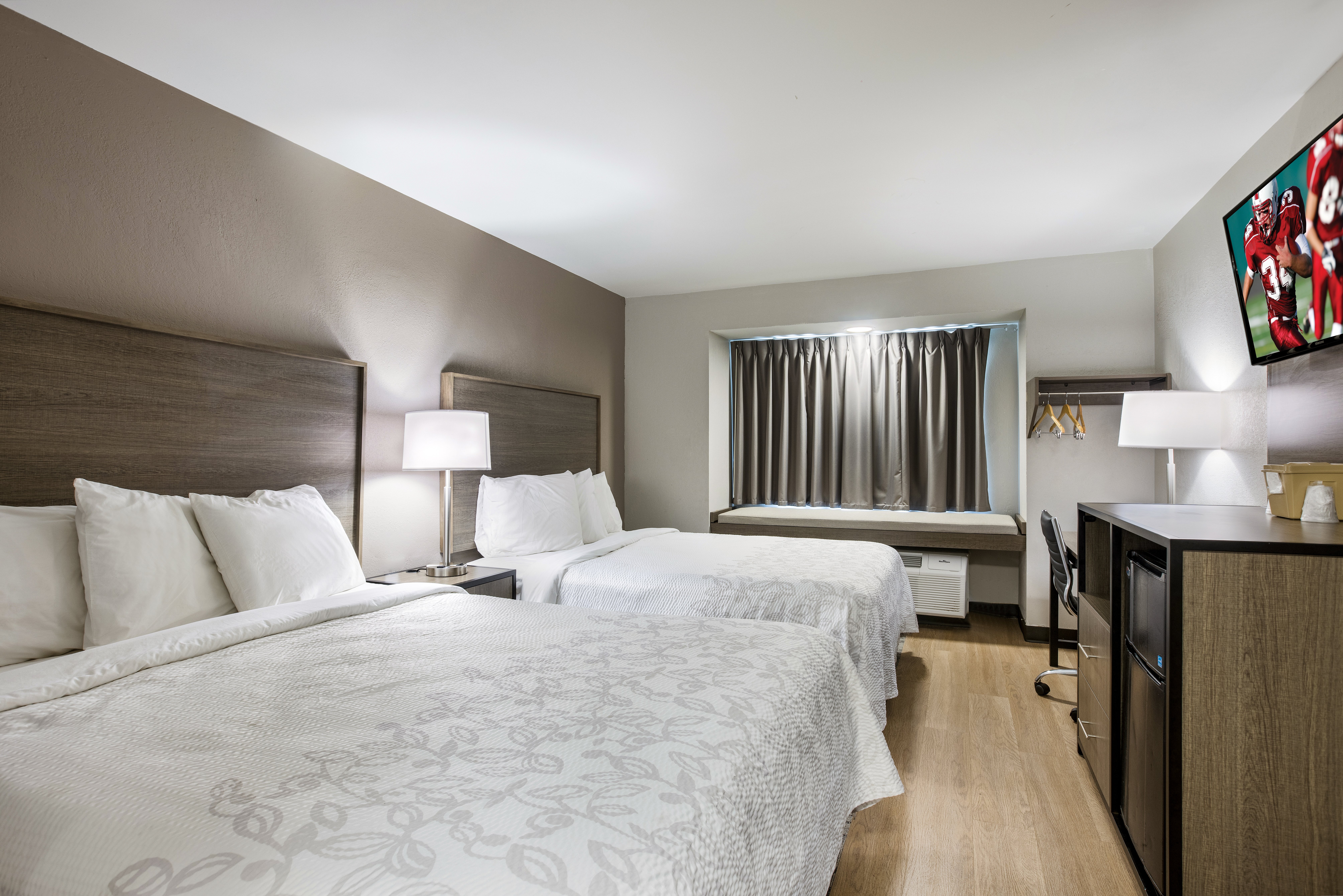 DELUXE, 2 QUEEN BEDS, ACCESSIBLE