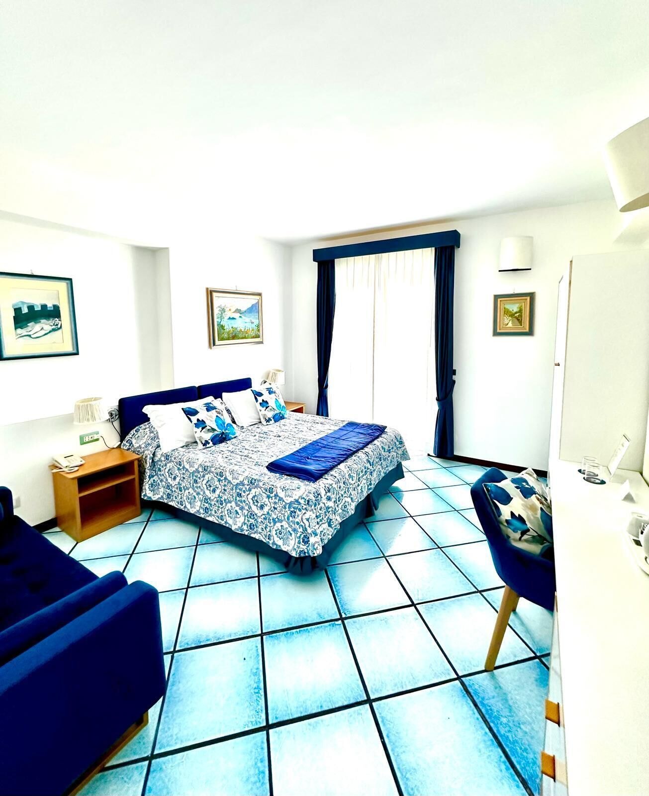 ROOM, DOUBLE OR TWIN BED, SEA VIEW, BALCONY