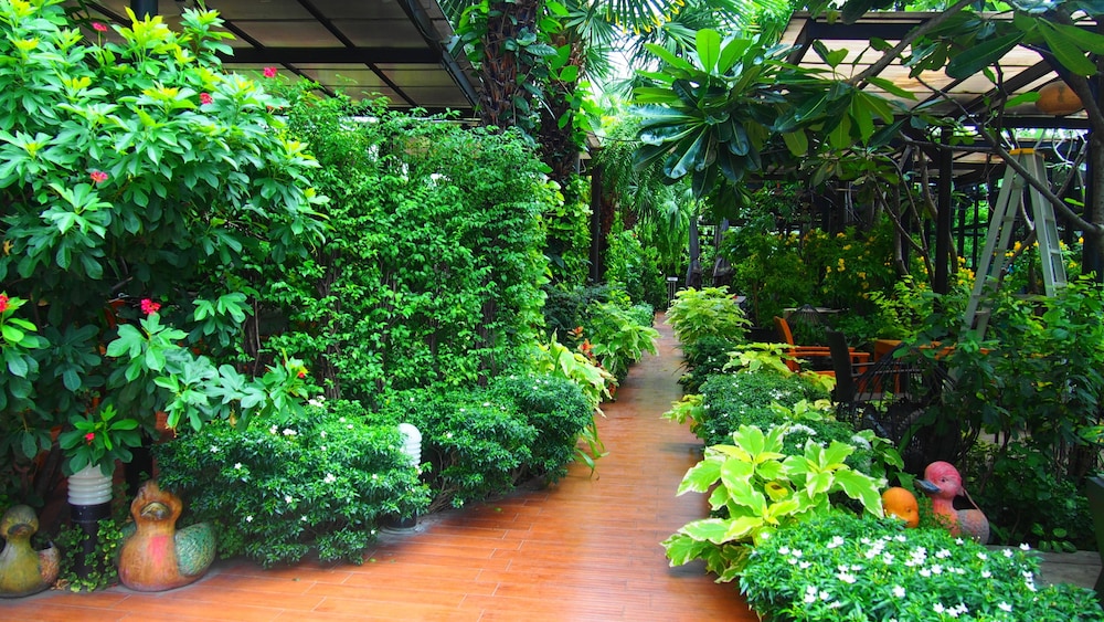 Grand Howard Hotel Bangkok 57/62
