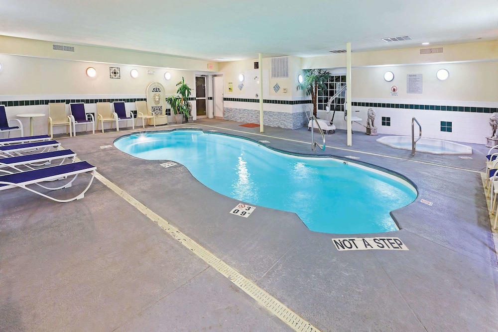 swimming pool spa