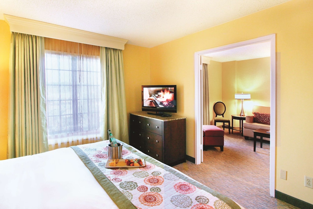 Doubletree Suites by Hilton at The Battery Atlanta 52/81