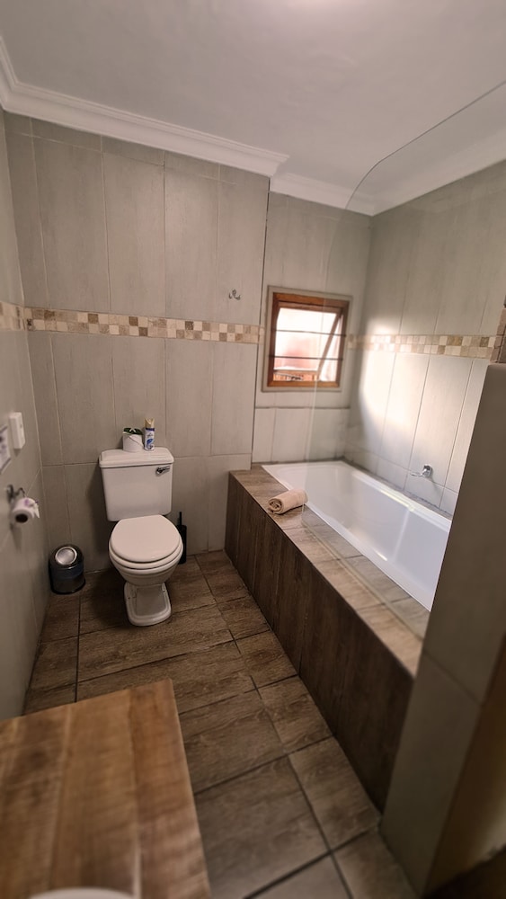 Klein Bosveld Guesthouse 48/50