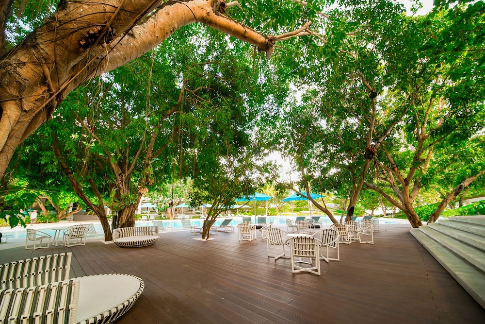 Tambuli Seaside Resort and Spa 27/35