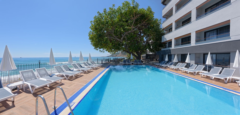 Floria Beach Hotel 20/21