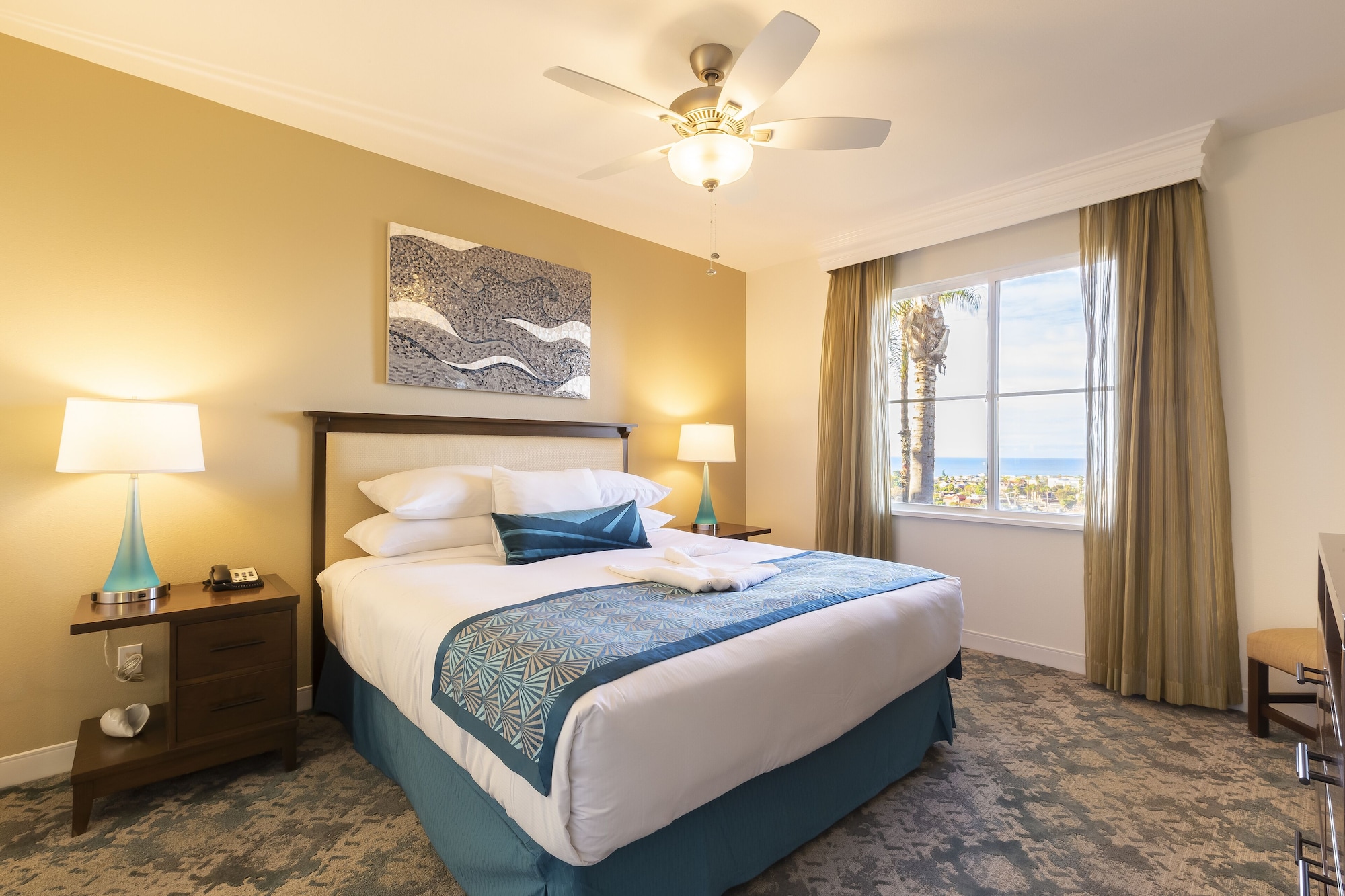 2 BEDROOMS, CONDO, FAMILY, KITCHEN