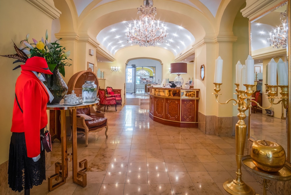 SCHLOSSHOTEL ROMISCHER KAISER 4/52