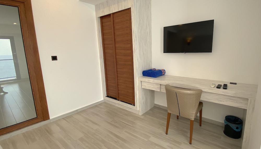 Kaani Palm Beach 44/61