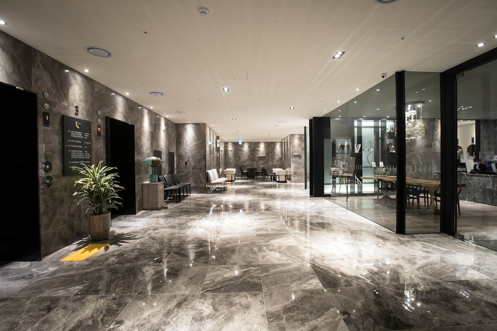 Sky View Hotel 53/56