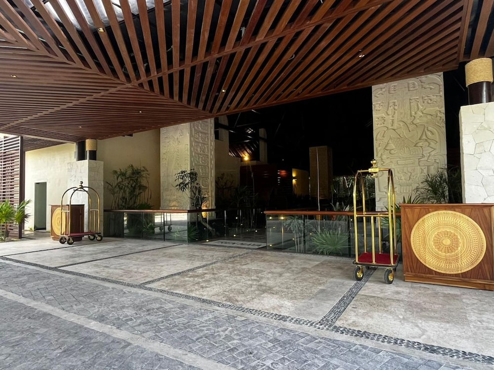 Hotel Mundo Maya Calakmul 10/50