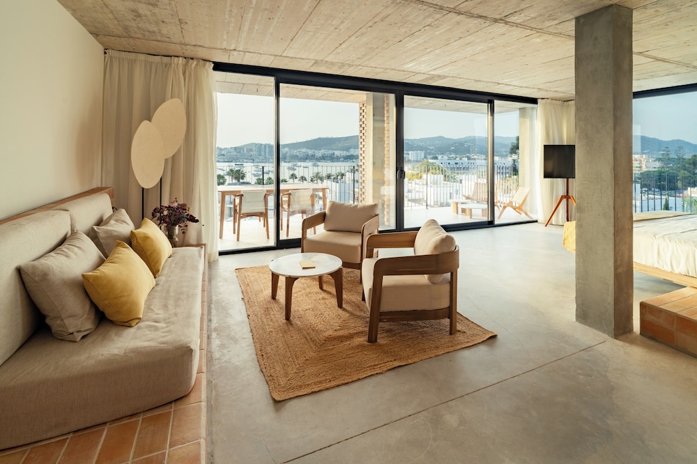Bonito Ibiza by NCALMA Hotels 77/93