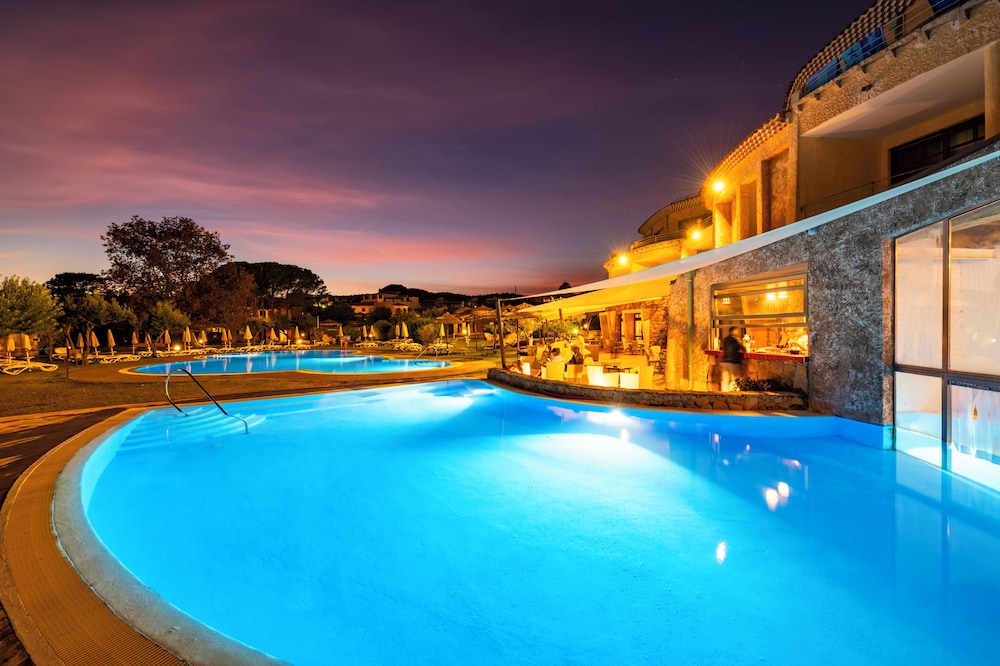 Hotel Resort And Spa Baia Caddinas 25/50