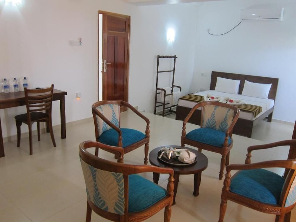 Hotel Oviya 21/28