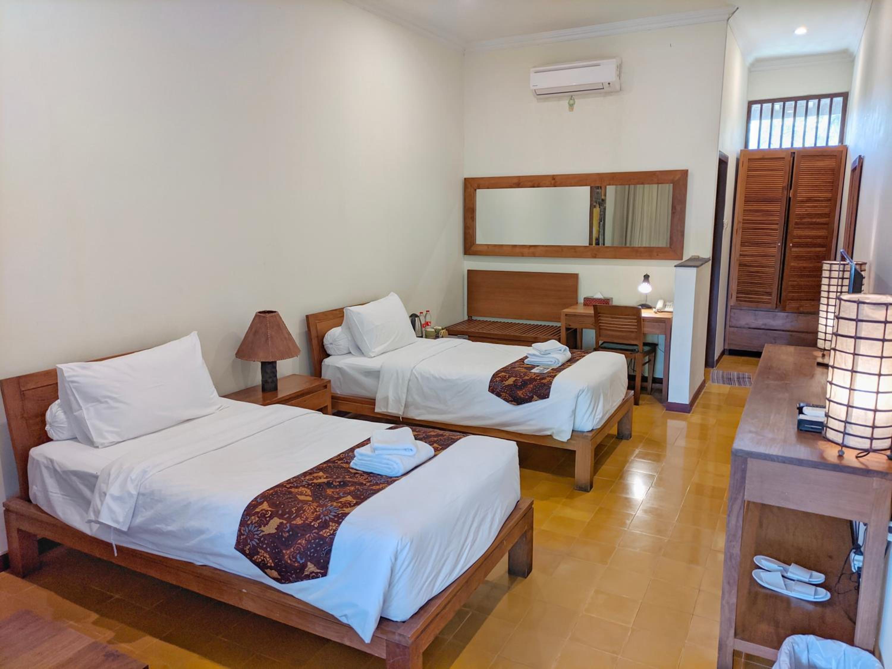 Deluxe, Twin Beds