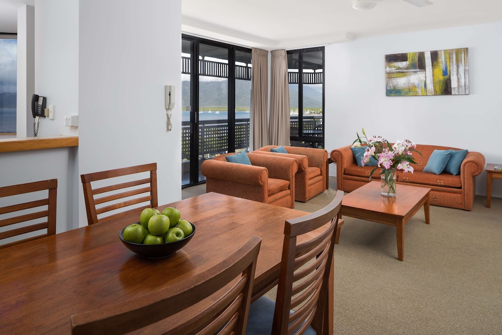 Rydges Esplanade Resort 44/68