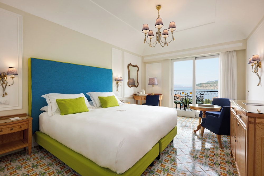 PRESTIGE, DOUBLE OR TWIN BED, SEA VIEW, BALCONY