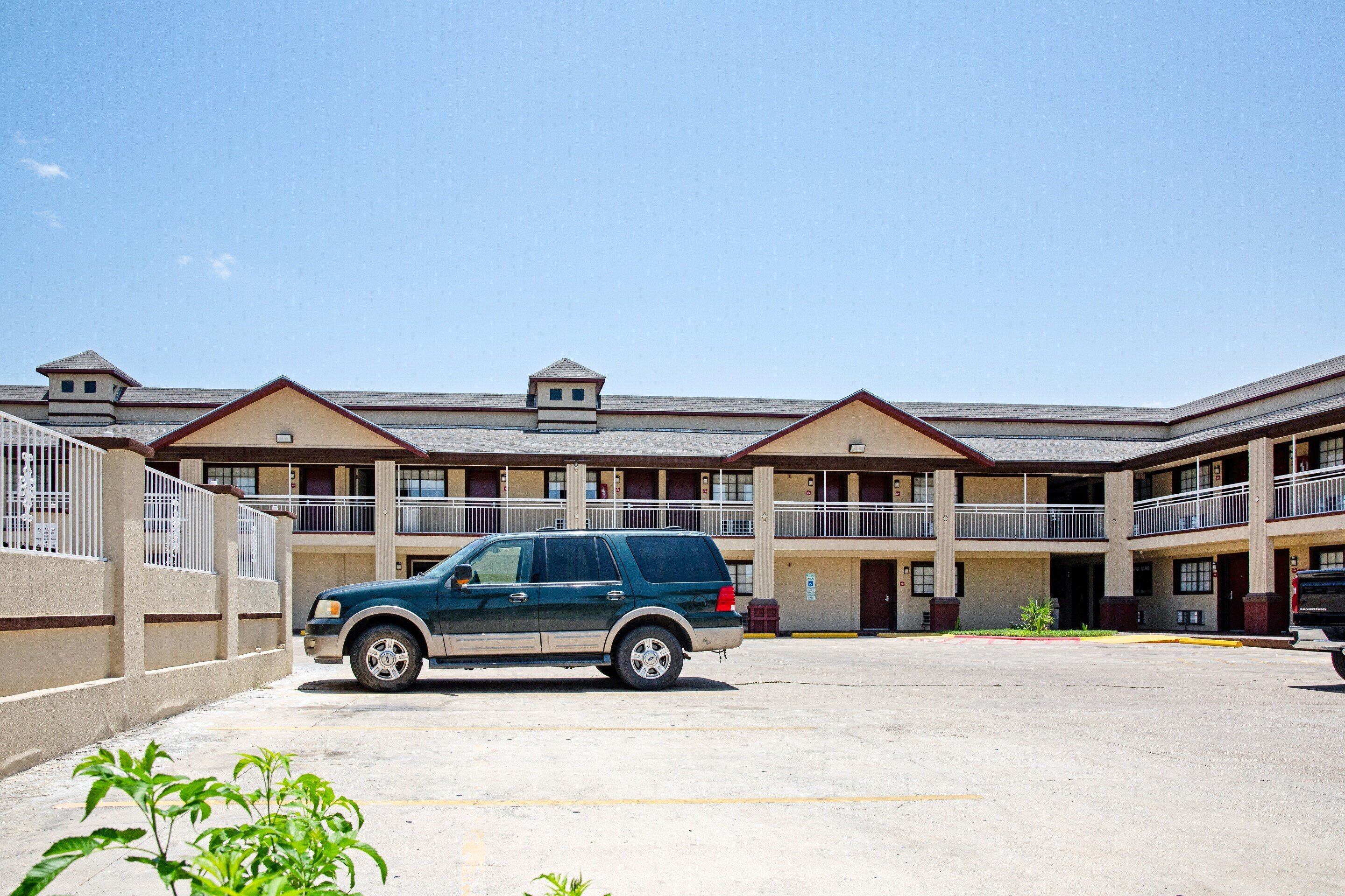 OYO Hotel McAllen Airport South 49/61