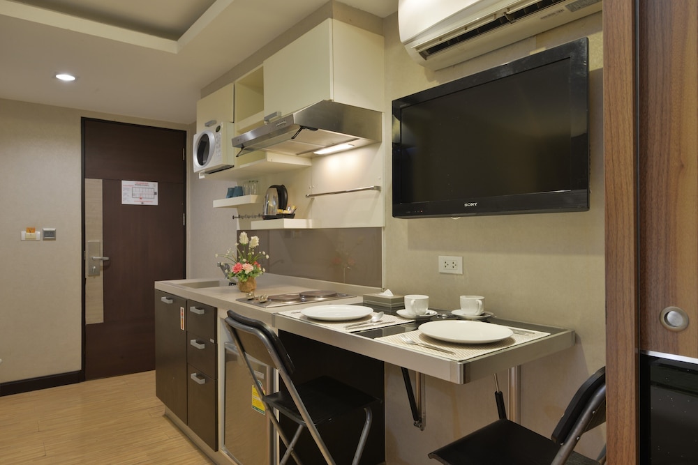 Arawana Express Phrom Phong (ex. Icheck Inn Regency Sukhumvit) 51/52