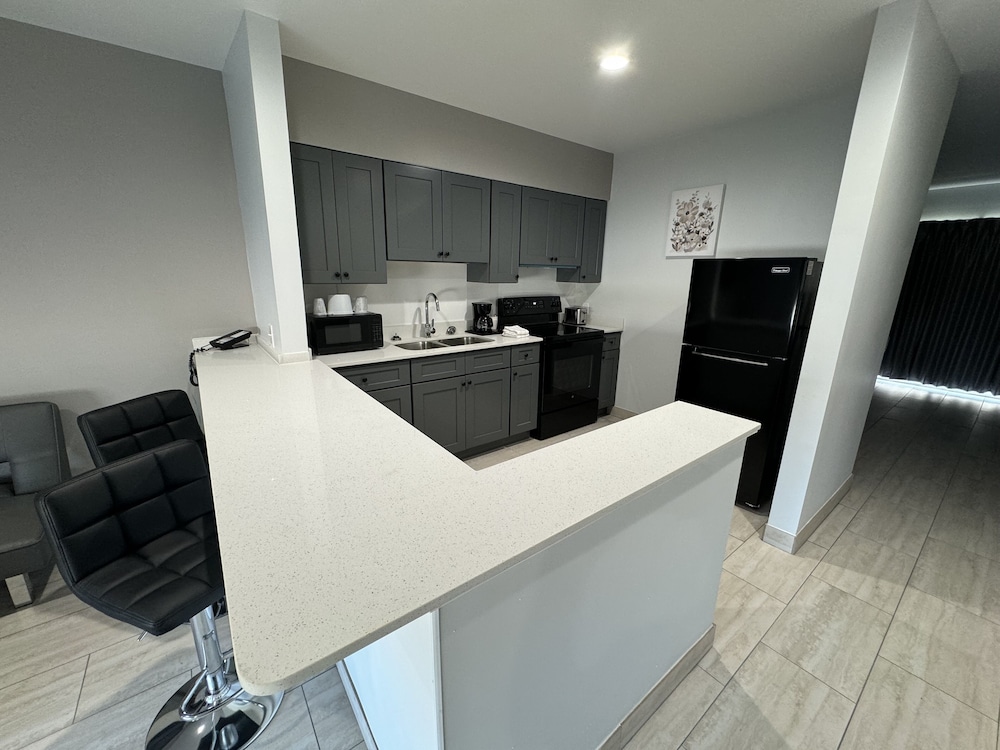 Studio6 Englewood, FL 30/61