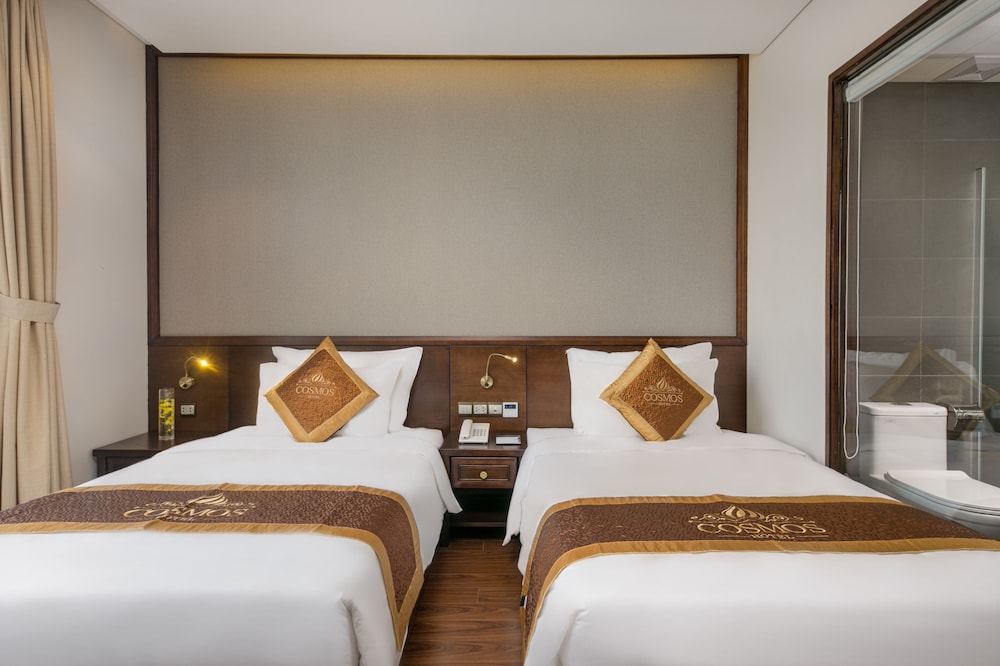 DELUXE, DOUBLE OR TWIN BED, CITY VIEW