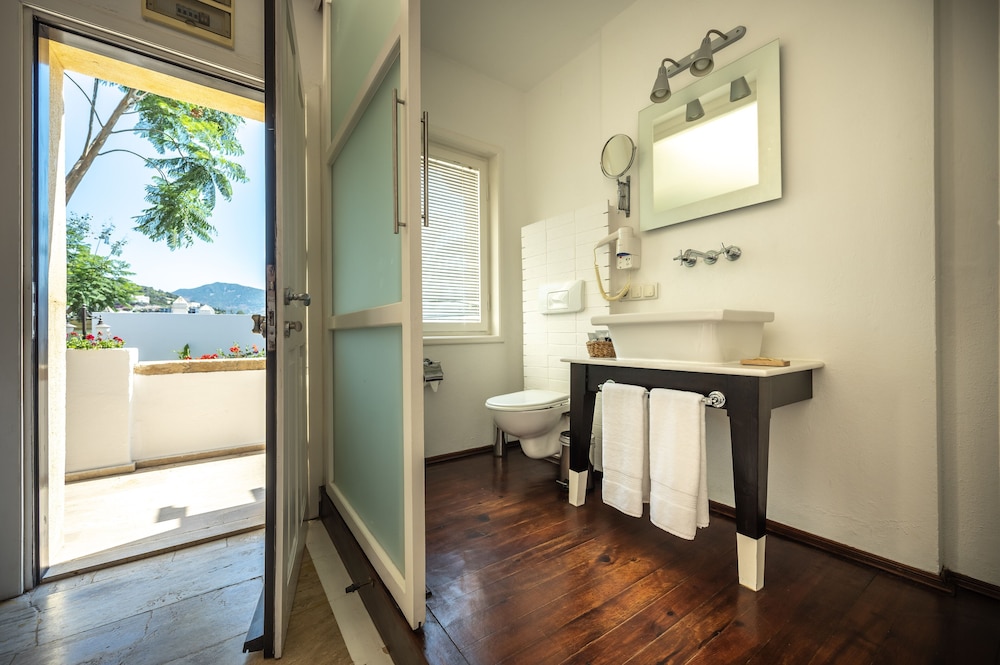 4reasons Hotel And Bistro 36/76