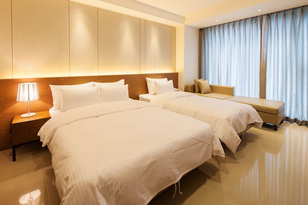 Premiers Hotel 34/63